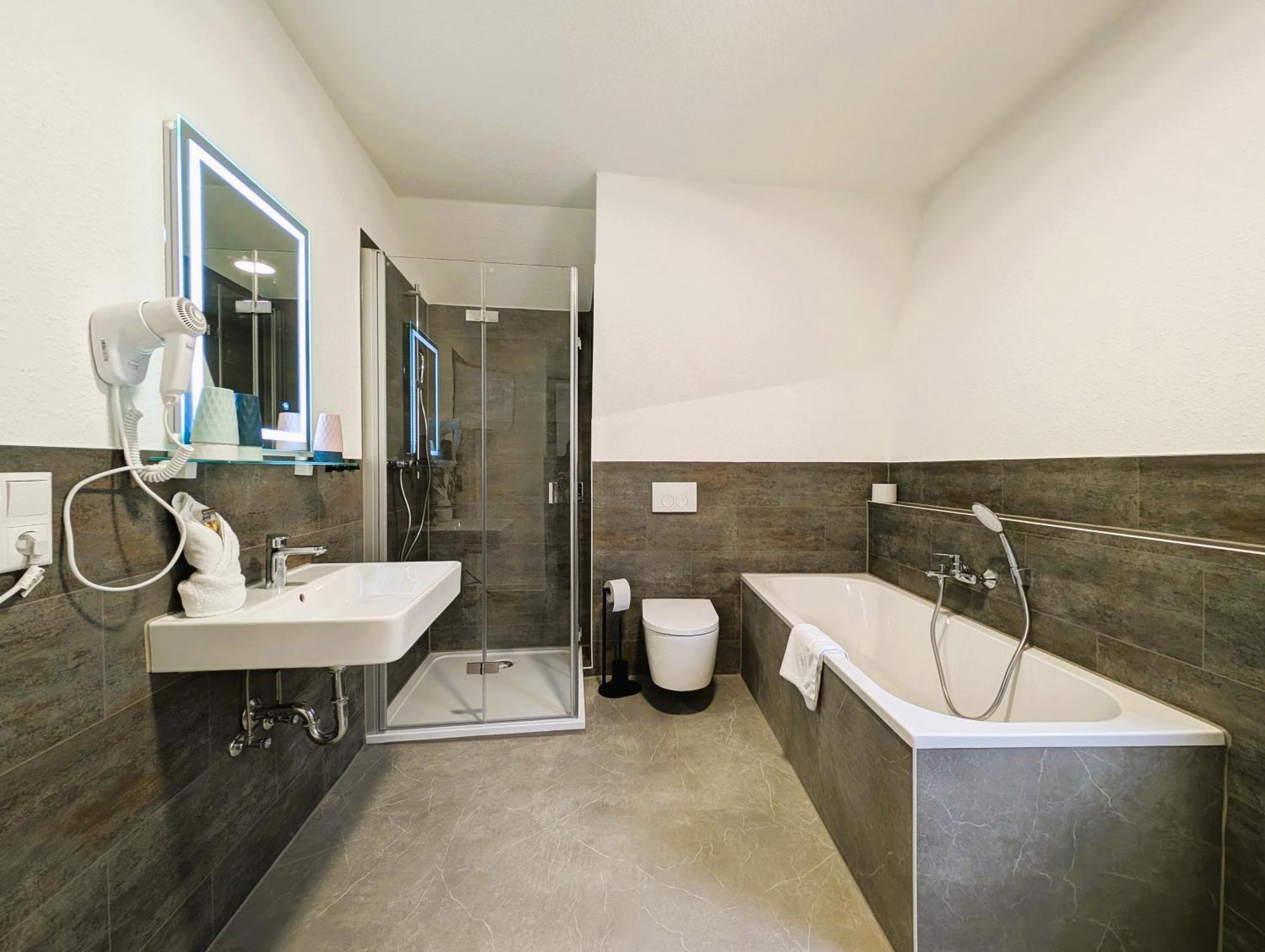 Bohnapartments - Topfmarkt Xxl Suiten - Neu In Top Zentrumslage, Vollausstattung, Wlan, Parkplaetze 일메나우 외부 사진